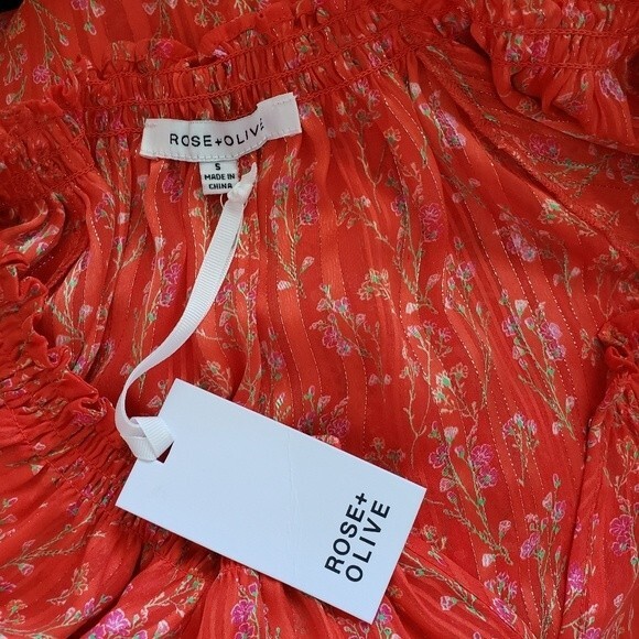 Rose + Olive Short Sleeve Metallic Thread Ruffle Sleeve Floral Print Blouse/Top - Picture 9 of 11